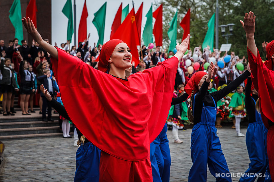 На площади Славы в Могилеве прошел митинг и концерт ко Дню Победы. Фото