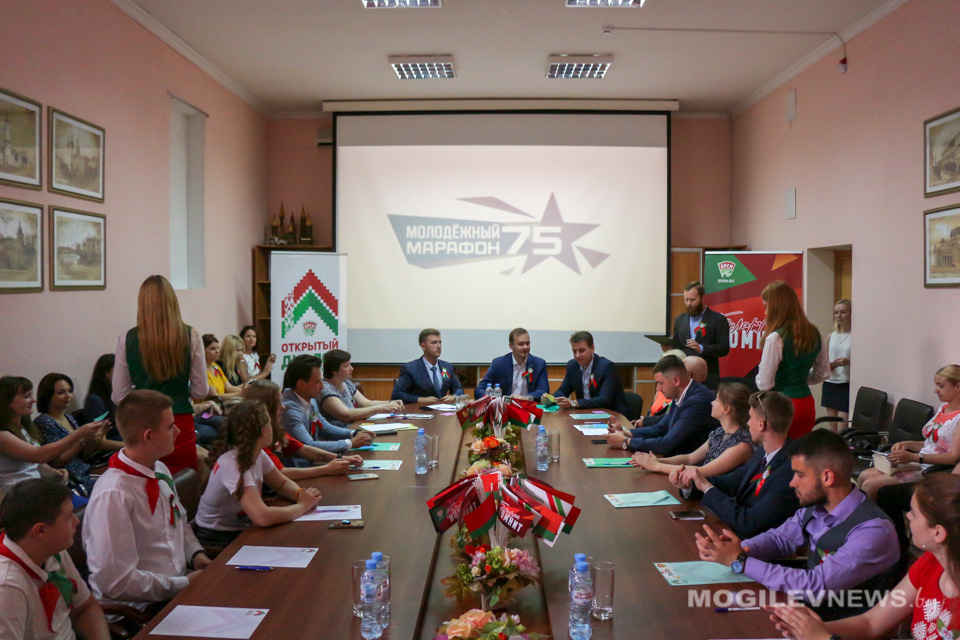 Молодежь и ветераны Могилева провели открытый диалог «Беларусь помнит!». Фото