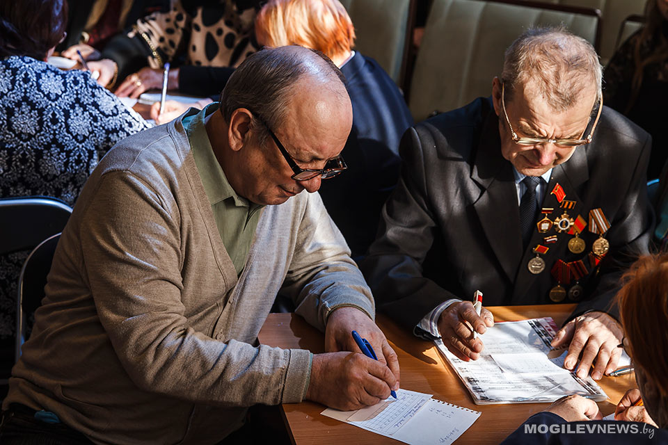 Интеллектуальная игра «Что? Где? Когда?» для ветеранов впервые прошла в Могилеве. Фото