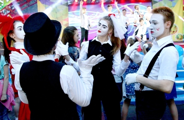 Фестиваль «Золотая пчелка» проходит в Климовичах