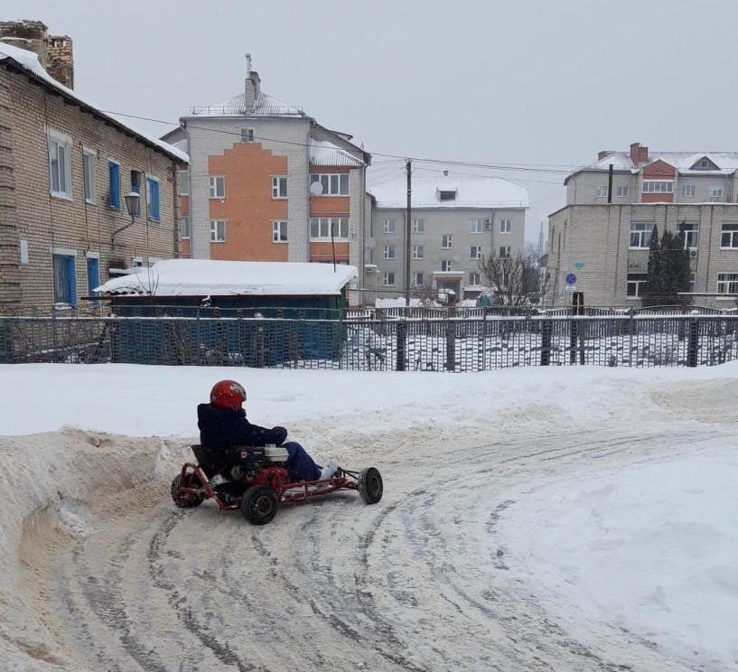 Соревнования по зимнему картингу прошли в Кировске