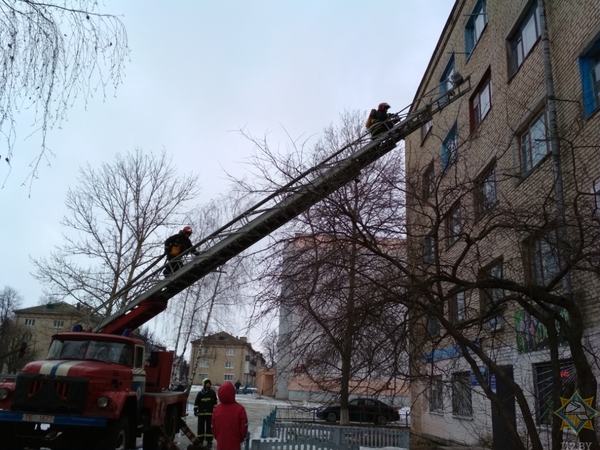 Спасатели в Кричеве провели тактико-специальные занятия в общежитии