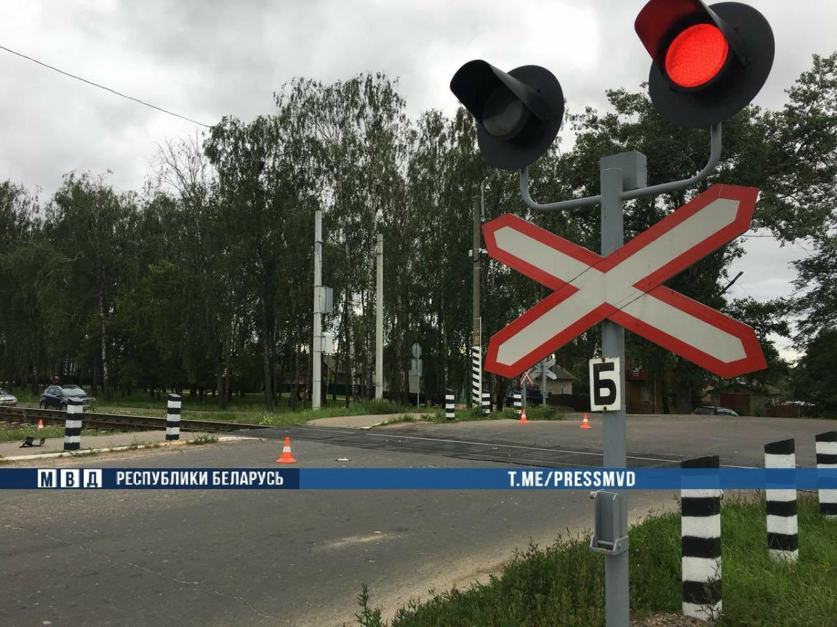Школьник в Шклове попал под поезд, ему оторвало ноги