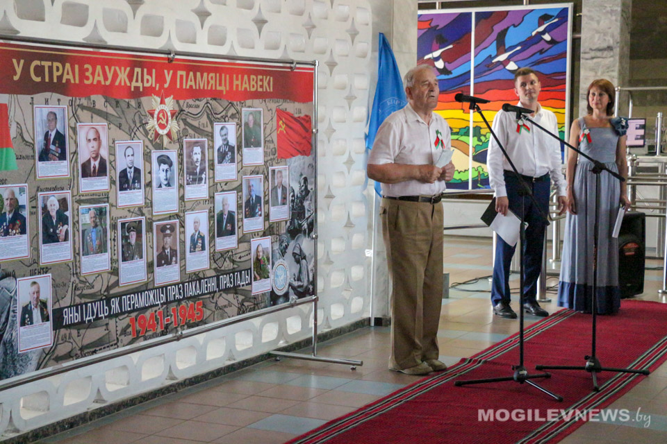 Стенд о героях-победителях открыли на «Могилевхимволокно». Фото