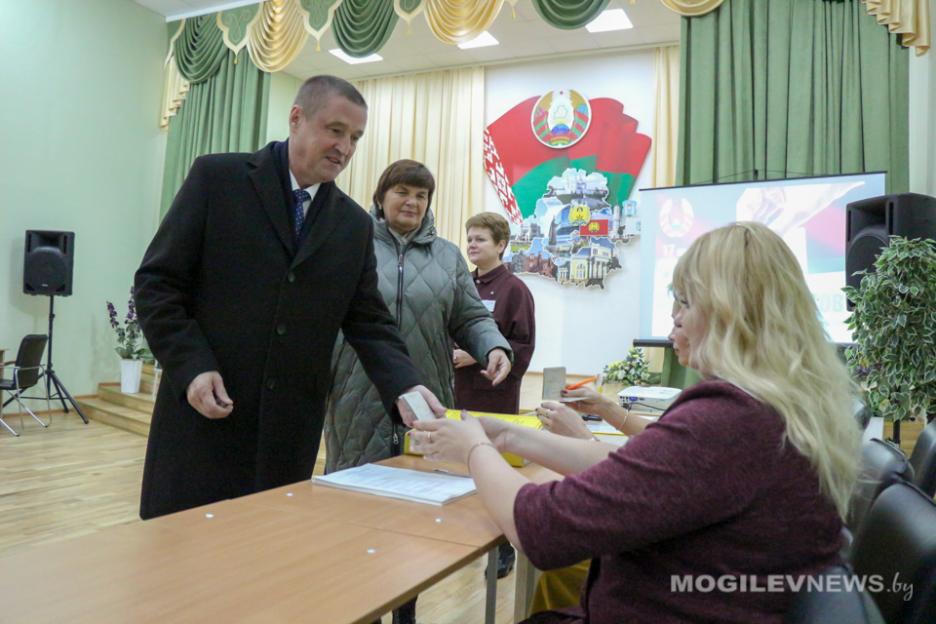 В парламенте не может быть случайных людей - Леонид Заяц