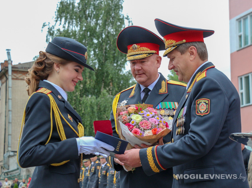 Выпуск молодых офицеров прошел в Могилевском институте МВД. Фото