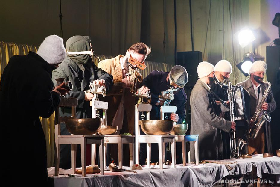 Март-контакт-2018. День пятый: «Прекрасное и ужасное», «Андрей Платонов. Корова», «Женщина моря», «Спереди и  сзади», «Медея. Эпизоды»