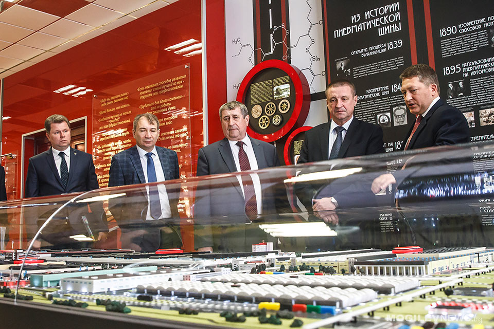 Председатель Могилевского облисполкома встретился с коллективом «Белшины». Фото