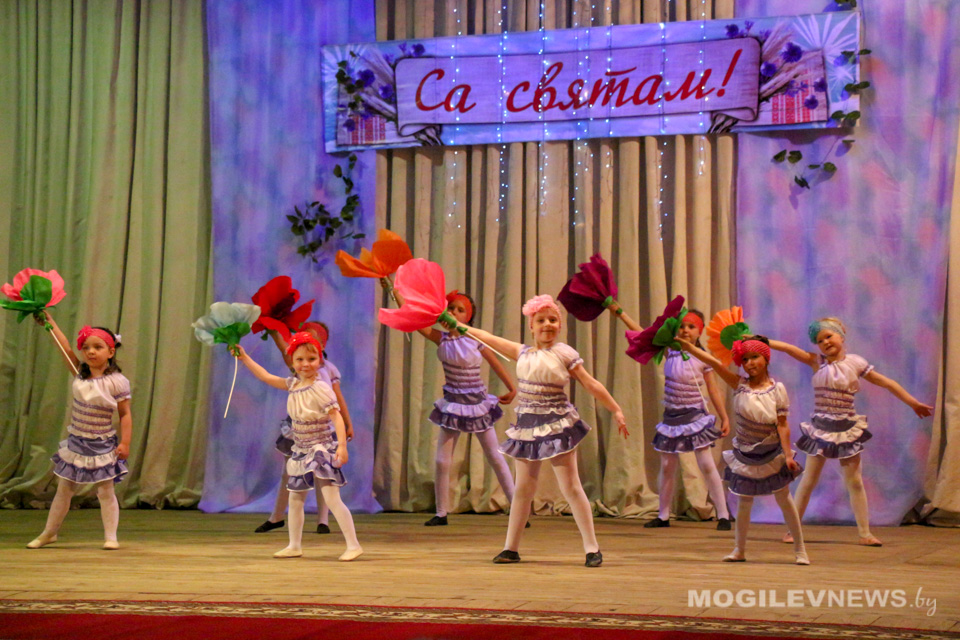 Концерт «Нам жить и помнить» прошел в Могилеве. Фото