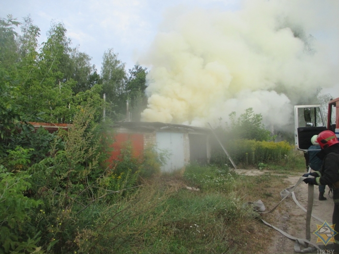 Кровли трех гаражей повредил пожар в ГСК «Спутник 2008» в Могилеве