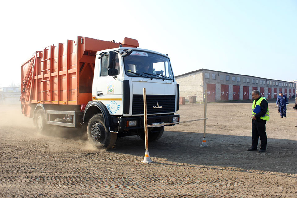 Конкурс профессионального мастерства среди водителей мусоровозов прошел в Могилеве