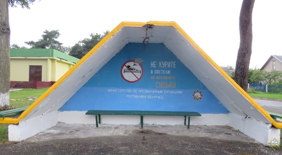 На остановке в Дрибине появился рисунок от МЧС