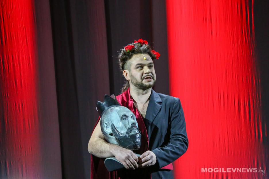 Март-контакт-2019. День второй: «Двенадцатая ночь», «Охота на себя», «Голый король» и «Моя семья в моем чемодане»