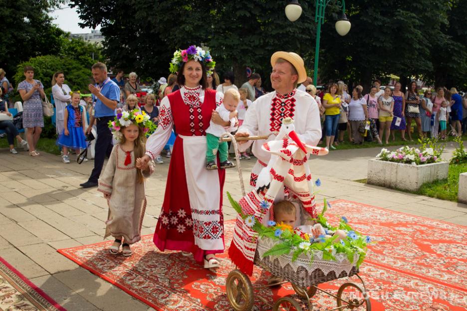 Прием заявок на конкурс «Молодая семья – будущее города» стартовал в Бобруйске