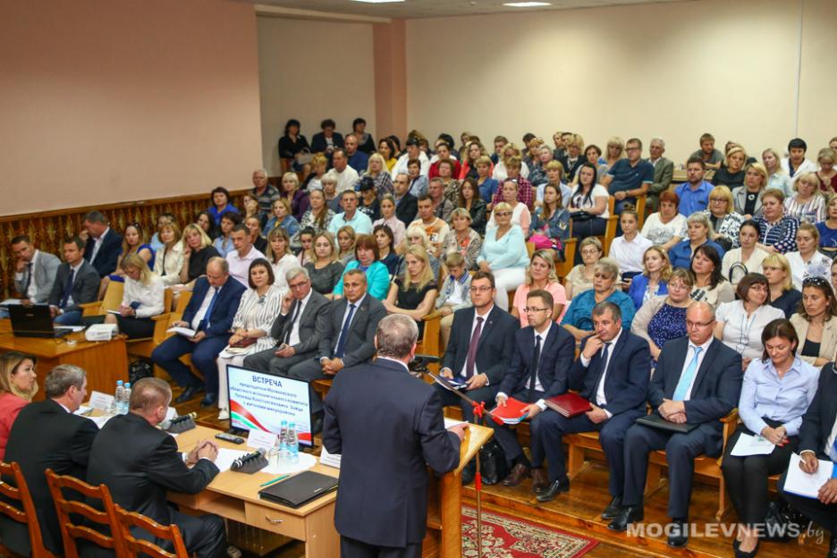 «Жители Могилевской области могут реализовывать самые амбициозные проекты»: председатель Могилевского облисполкома Леонид Заяц встретился с жителями микрорайона Фатина