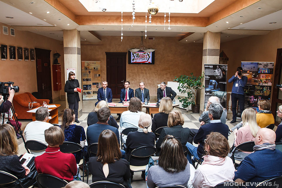 «Март-контакт» успешно сочетает традиции и инновации театрального искусства – министр культуры