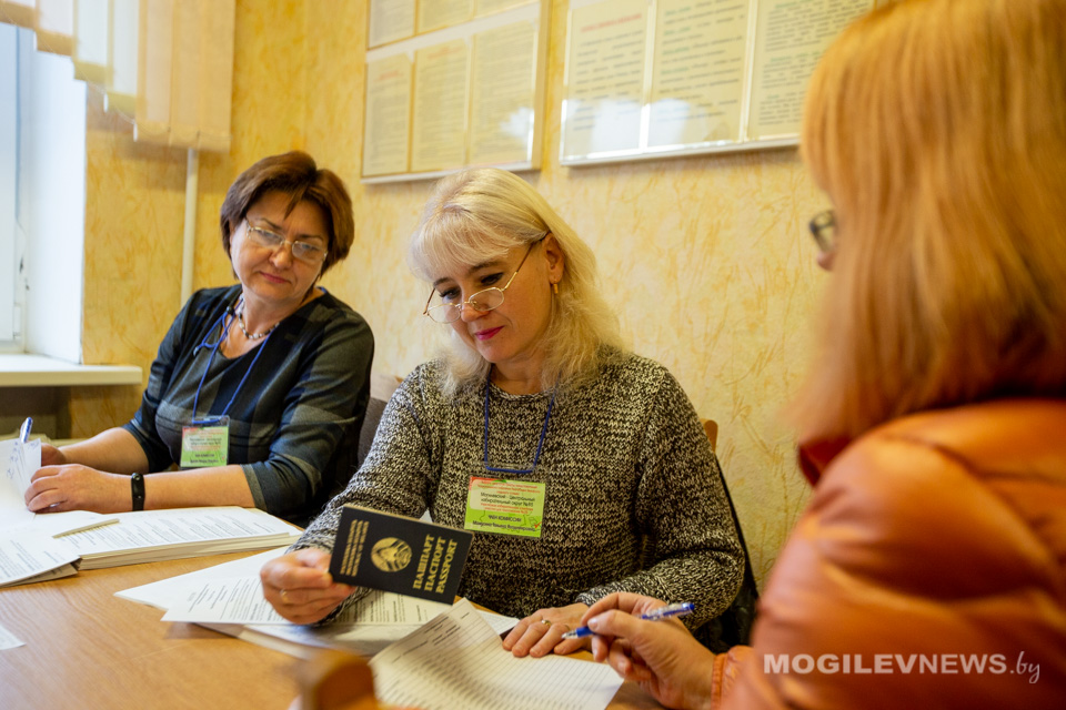 На избирательных участках Могилевской области началось досрочное голосование