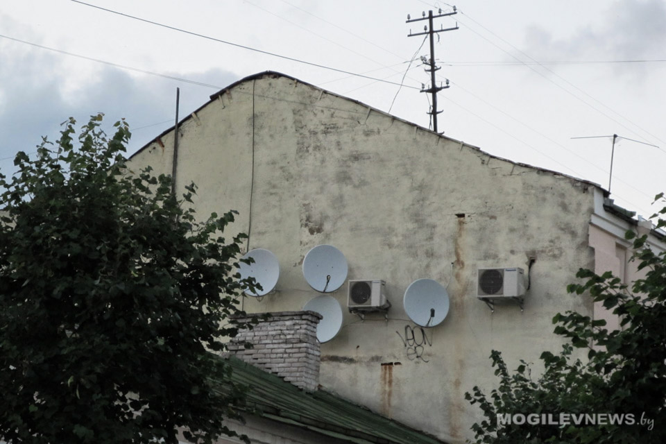 11 самовольно установленных антенн и кондиционеров демонтировали в Могилеве в 2019 году