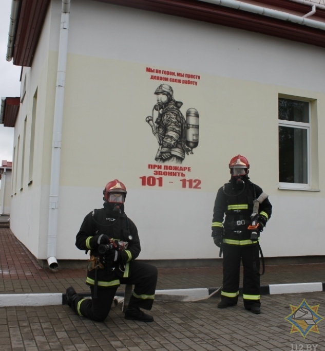 Граффити появилось на стене знания РОЧС в Кировске