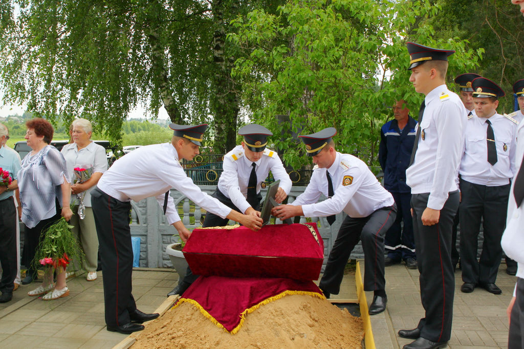 Останки бойца батальона Владимирова перезахоронили в Климовичах. Фото