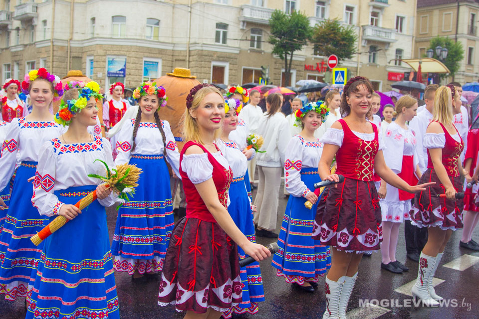 Театрализованное шествие, посвященное Дню города, прошло в Могилеве. Фото