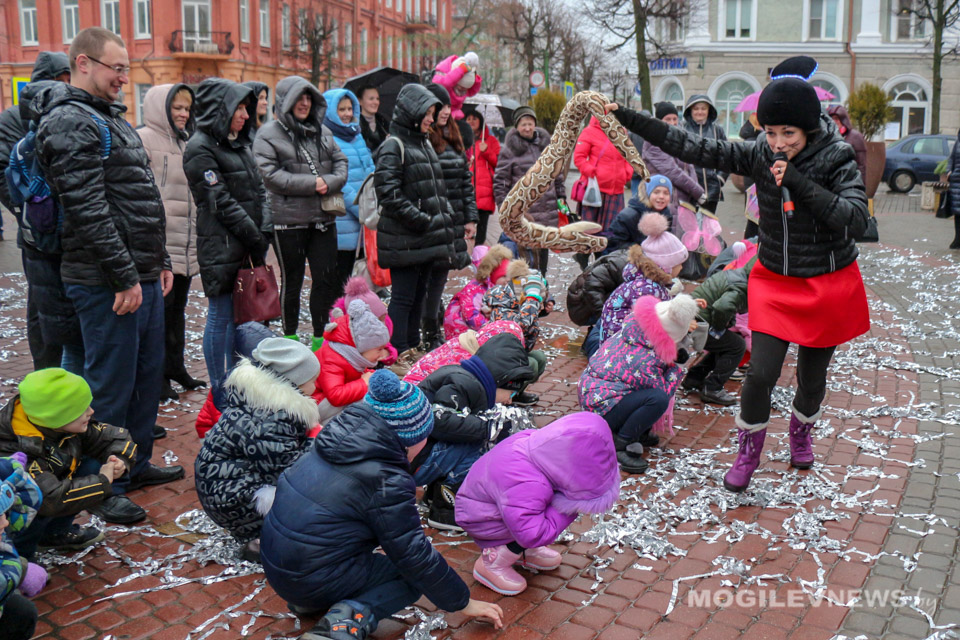 Детский праздник «По следам Нового года» прошел в Могилеве. Фото