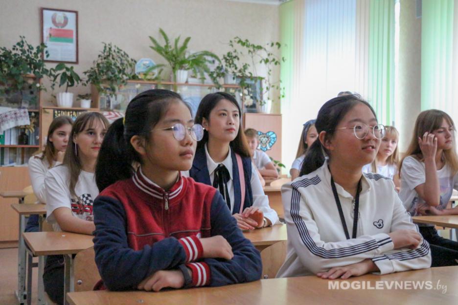 Китайские школьники из города Чэнду посетили могилевскую гимназию №4