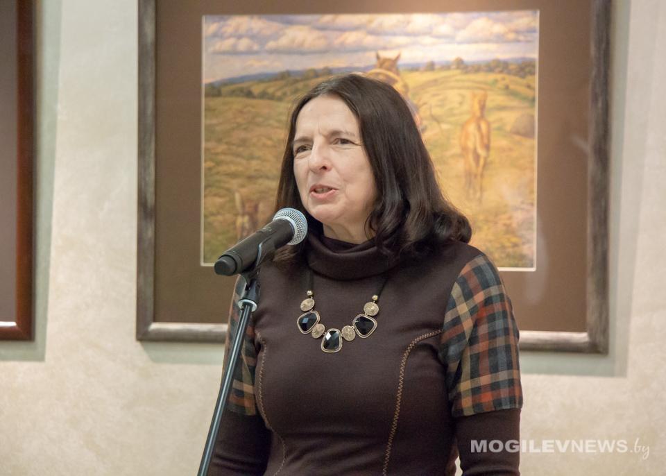 Выставка художницы Ларисы Журавович открылась в выставочном зале Дворца культуры области. Фото