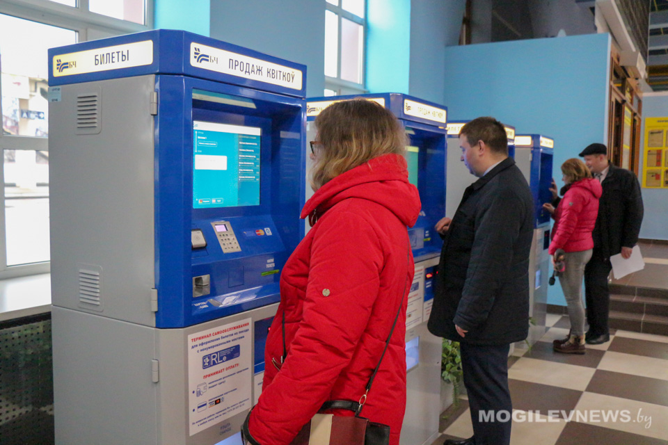 Терминалы самообслуживания заработали на железнодорожном вокзале в Могилеве. Фото