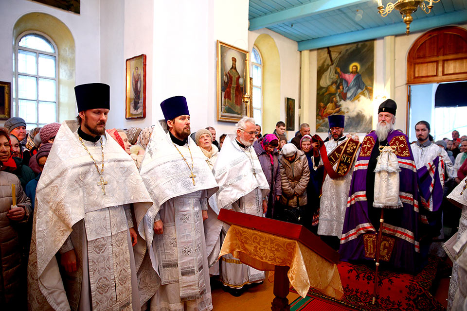Архиепископ Могилевский и Мстиславский Софроний посетил храм в Климовичах. Фото