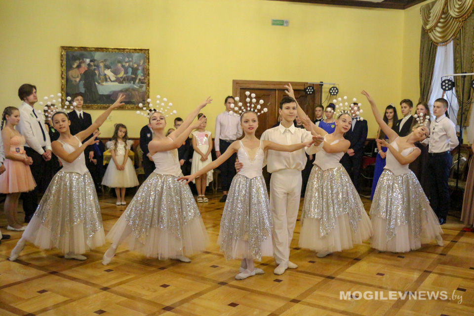 Бал для одаренных детей и подростков прошел в Могилеве. Фото