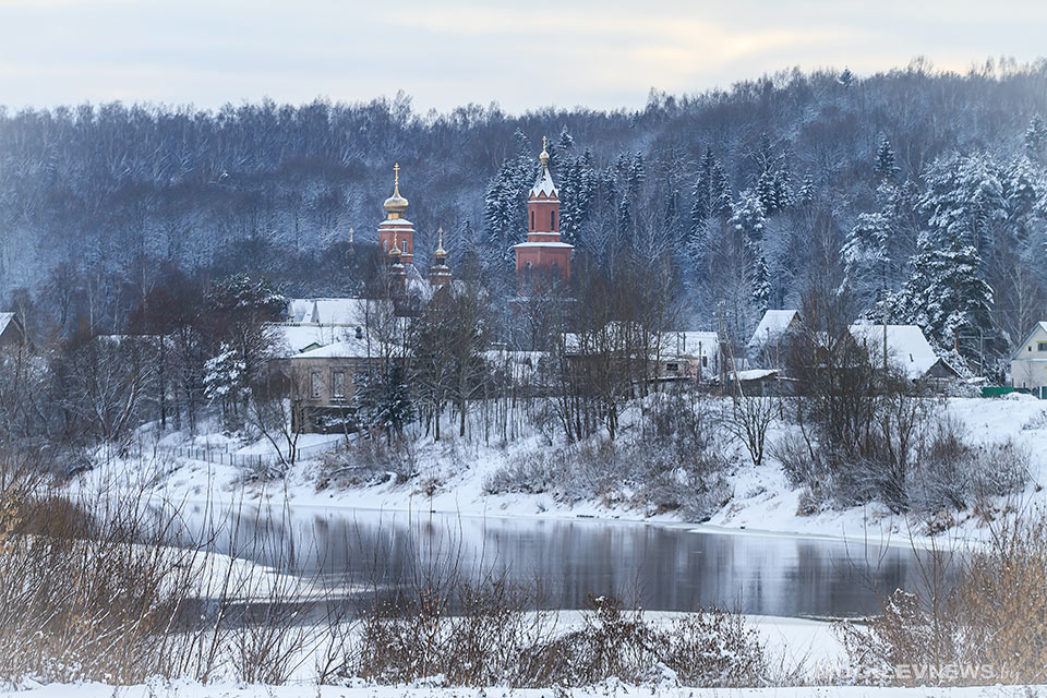 Волшебство зимы на окраинах города. Фото