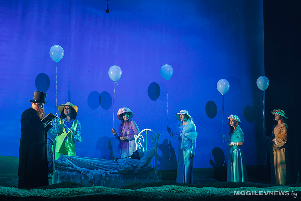 Премьера спектакля «Дядюшкин сон» состоялась в Могилевском драмтеатре. Фото