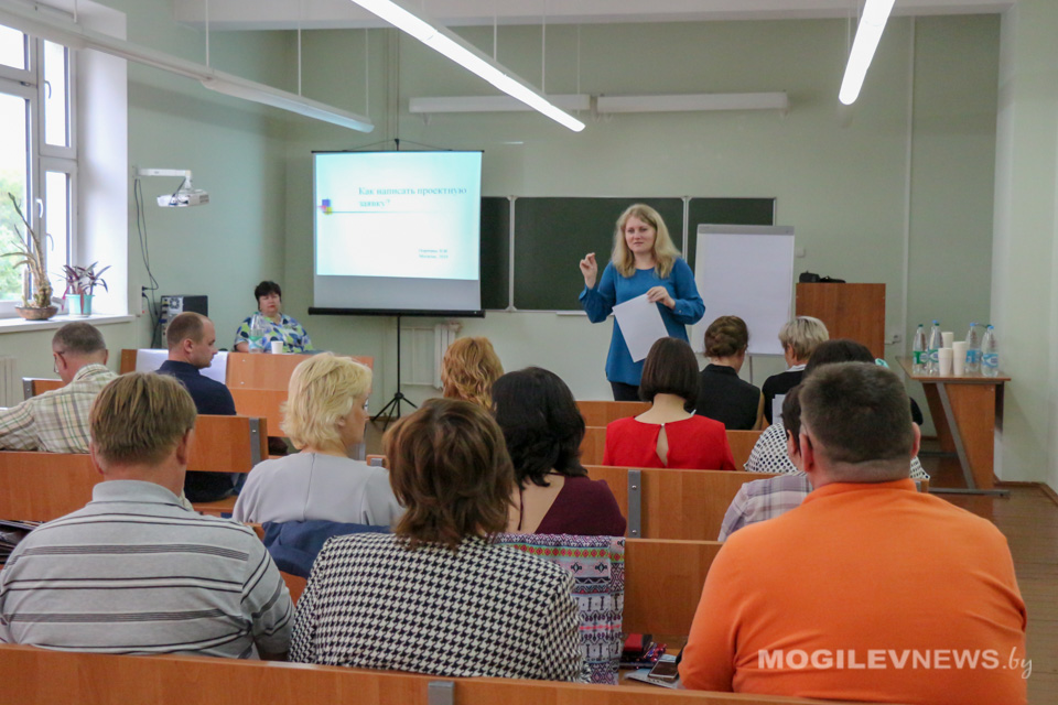 Обучающий тренинг для депутатов проходит в Могилеве. Фото