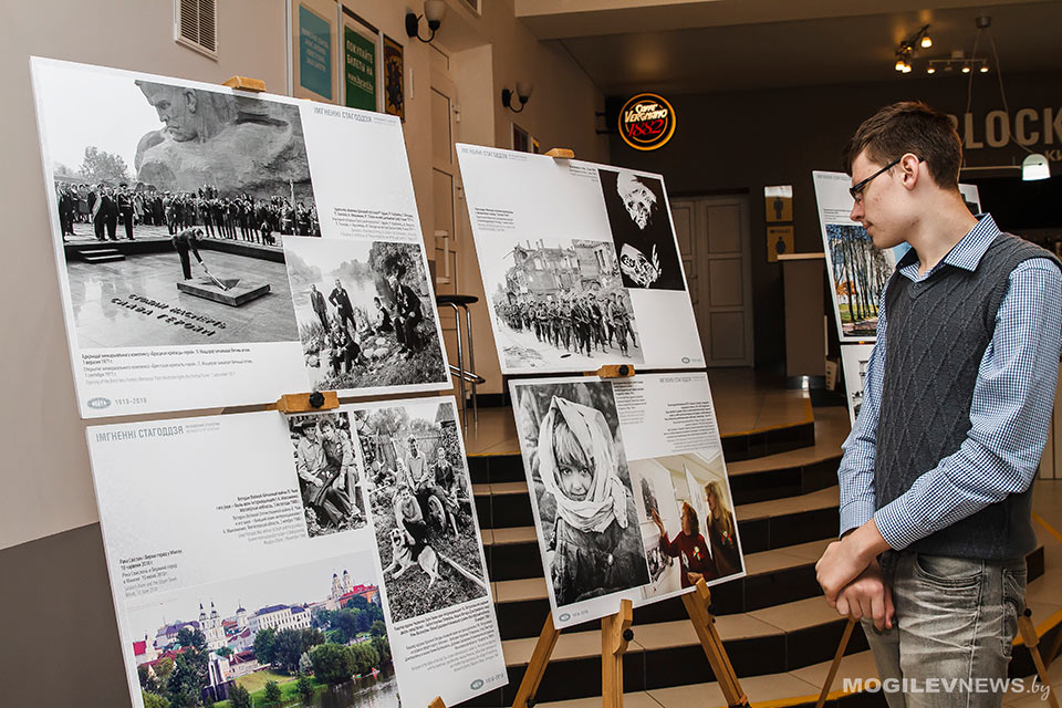 Фотовыставка БелТА работает в фойе кинотеатра «Чырвоная зорка». Фото