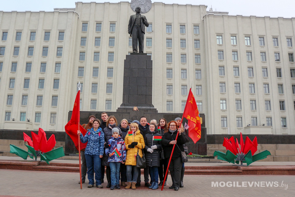 Митинг в День Октябрьской революции прошел в Могилеве. Фото