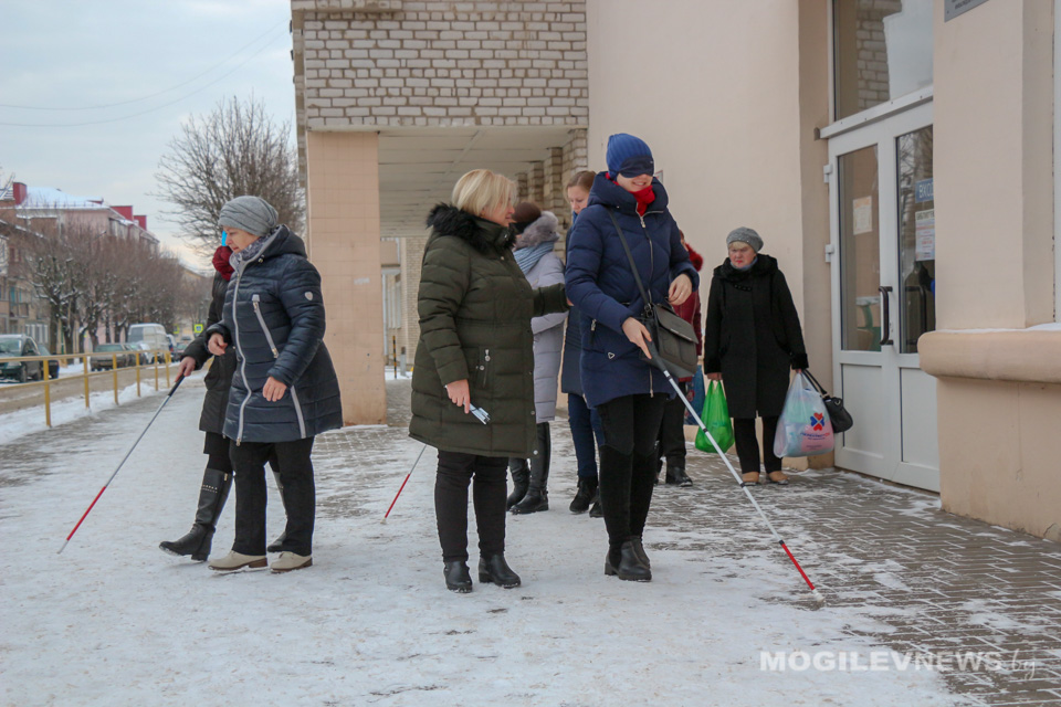 Квест «Прогулка с закрытыми глазами» прошел в Могилеве. Фото
