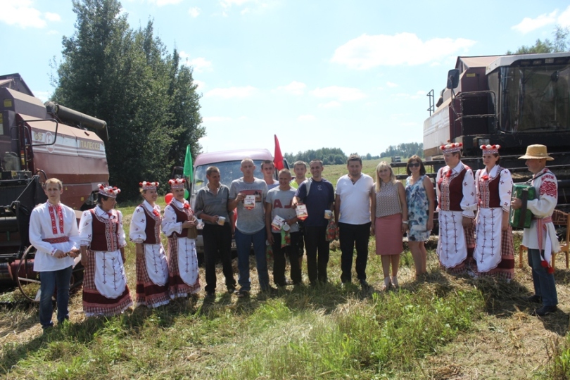 «Агитпоезд» в поддержку уборочной кампании начал курсировать в Чаусском районе