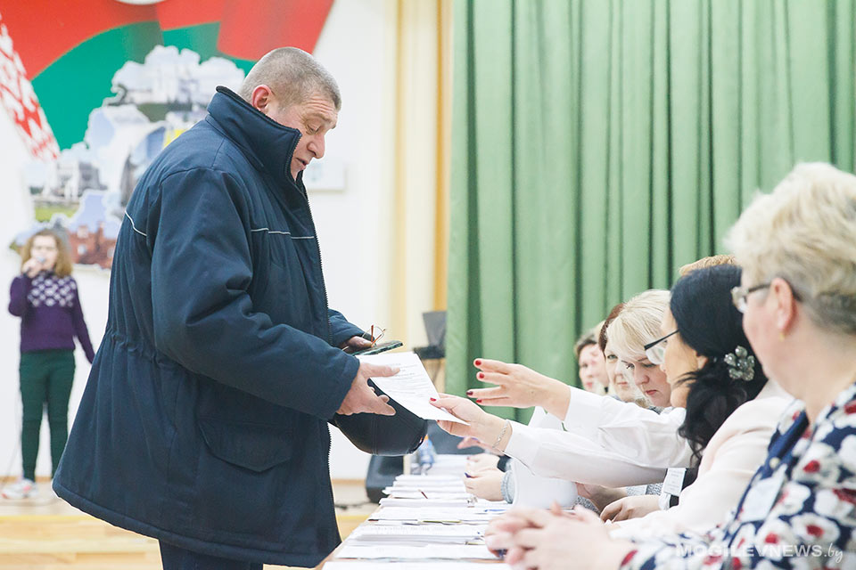 На 12:00 в Могилевской области проголосовали 48,59% избирателей - ЦИК