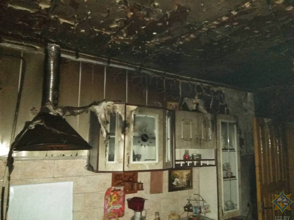 Спасатели тушили квартиру в Мстиславле - заискрил светильник