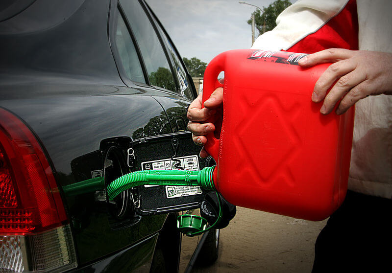 Таможня напоминает: более 10 литров топлива, перемещаемое не в баке, должны декларироваться