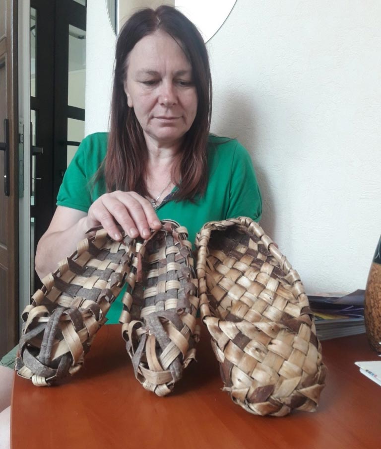 В Шклове обнаружили 100-летние лапти. Специалисты говорят, это этнографическая сенсация