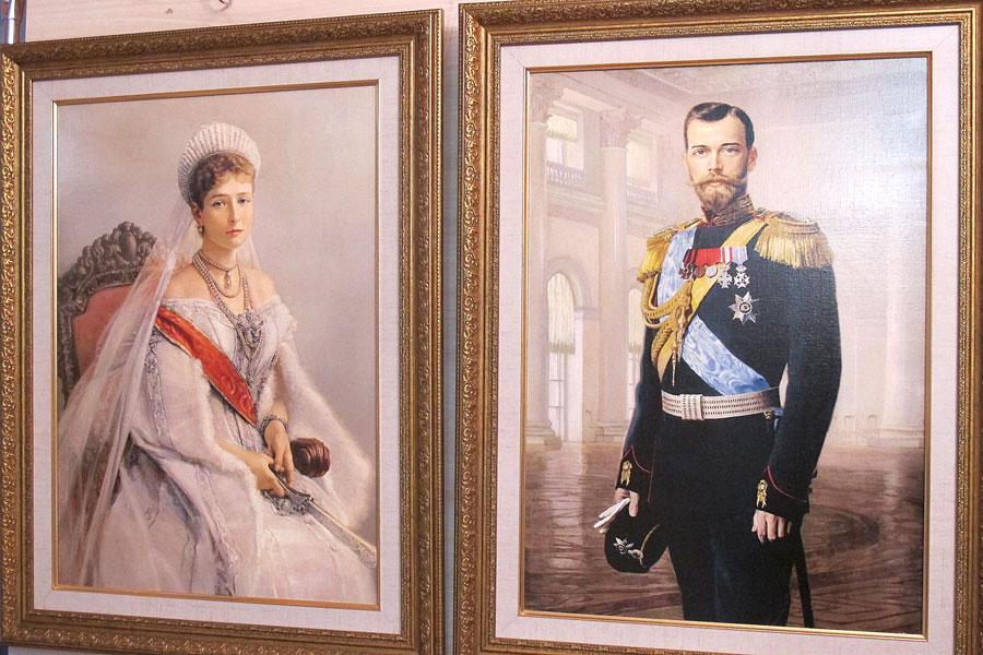 Выставка «Венценосная Семья. Путь Любви» работает в бобруйском музее