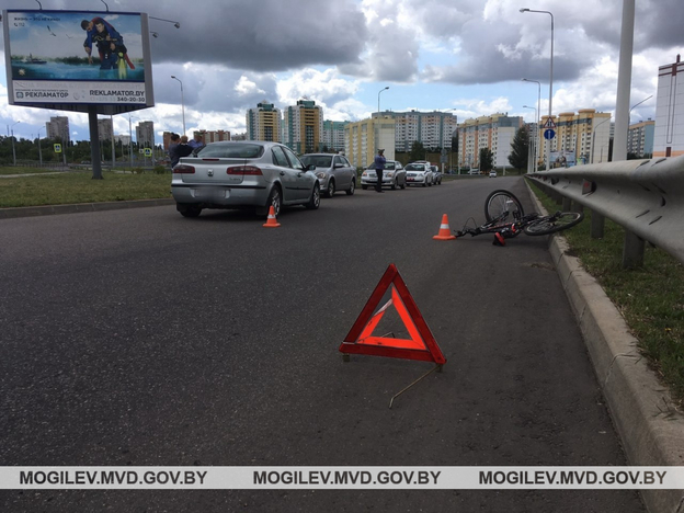 14-летний велосипедист в Могилеве попал под машину, он в реанимации