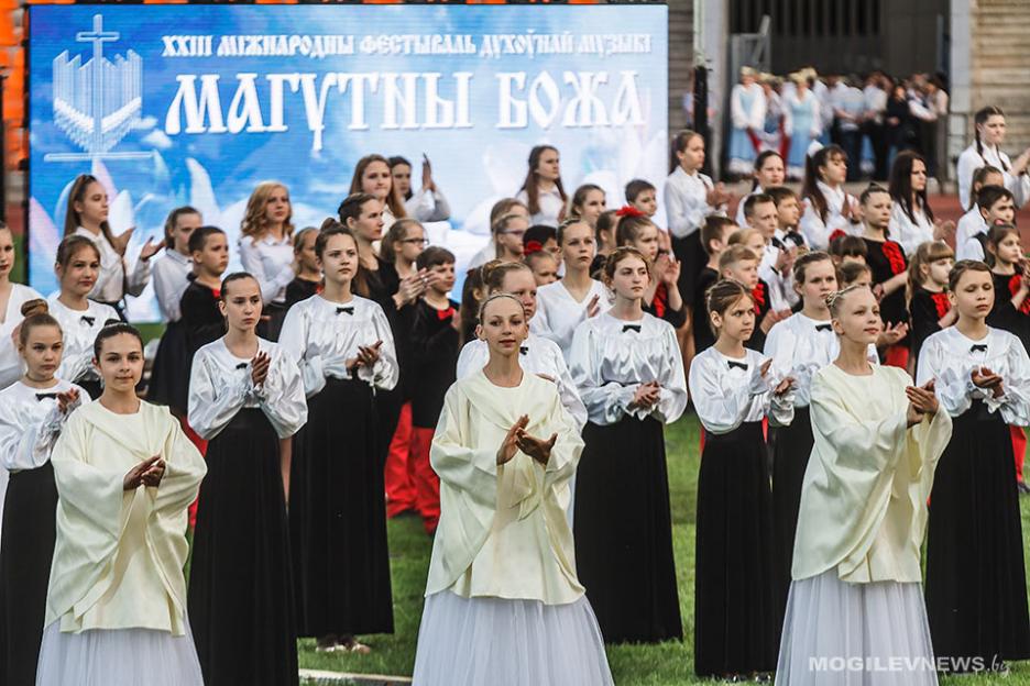 На пятый день фестиваля «Магутны Божа» стартовал конкурс хоровых и вокальных коллективов