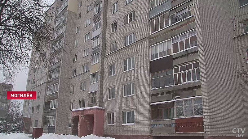 В Могилёве после обращения на телефонную линию починили лифт и поставили новый оконный блок в подъезде