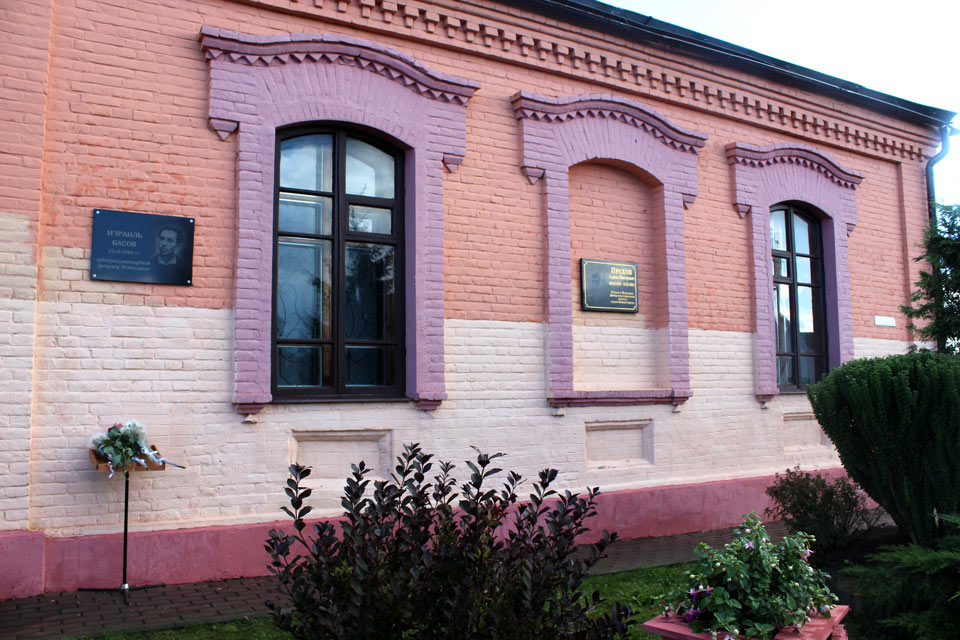 Выставка старинных елочных украшений работает в районном историко-археологическом музее Мстиславля