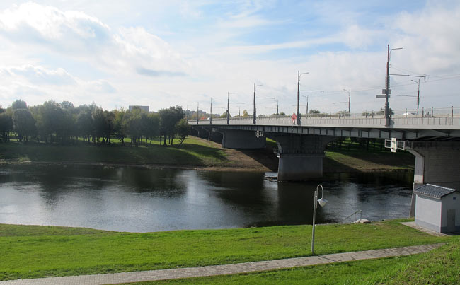 Первый этап благоустройства берега Днепра между мостами на Шмидта и Пушкинском завершится ко Дню города