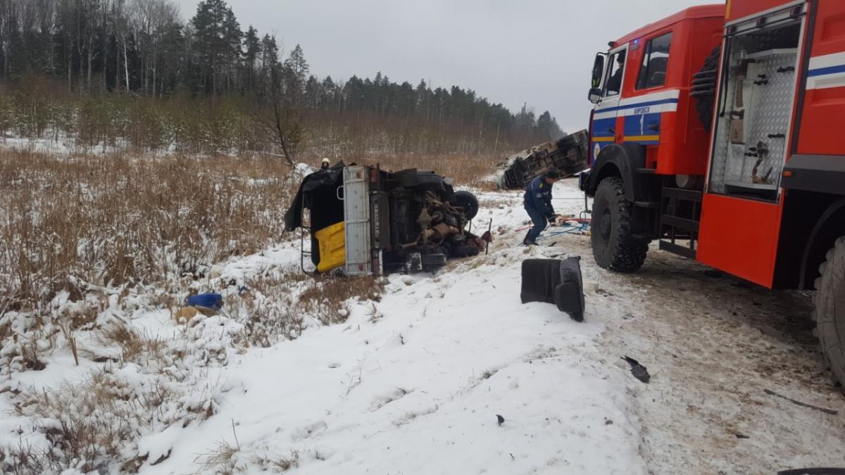 На автодороге Могилев-Бобруйск столкнулись «Ивеко» и «УАЗ», один из водителей погиб