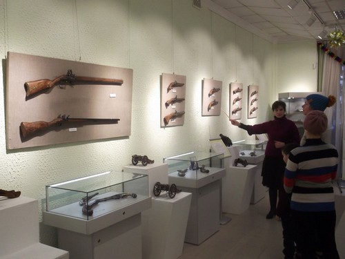 Выставка «Оружие пяти веков» проходит в Кличевском районном краеведческом музее